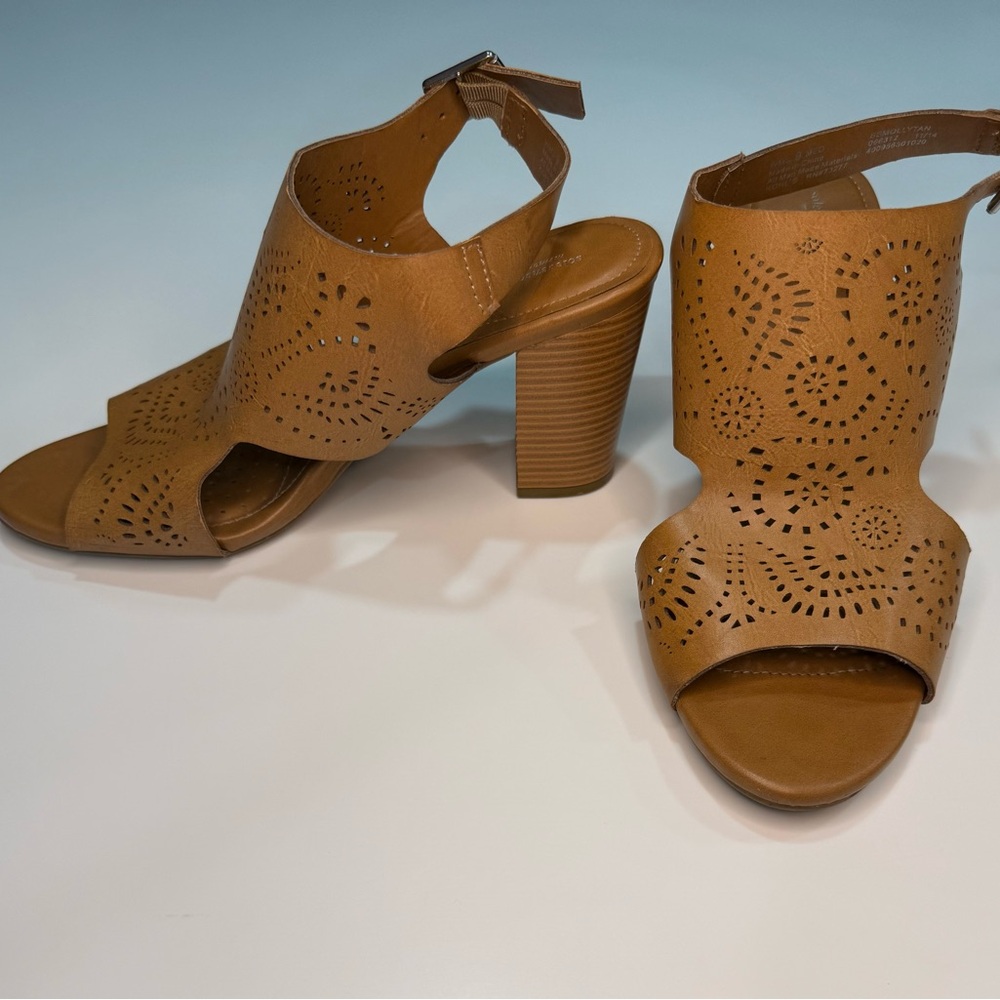 Sole Senseability Perforated Heeled Sandals, women’s size 9